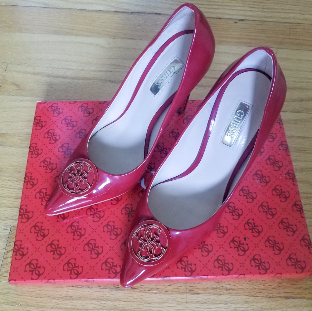 GUESS Bohemia pointed pumps